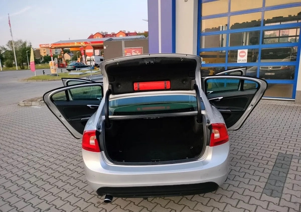 Volvo S60 cena 44600 przebieg: 185000, rok produkcji 2015 z Kielce małe 301